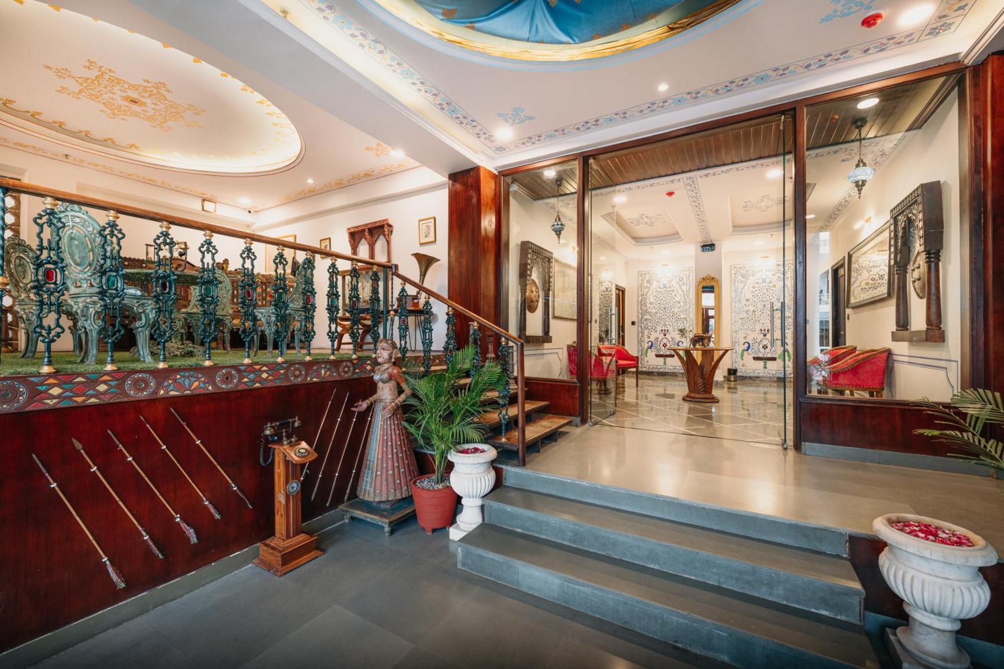 The Chronicles - Near The Pichola Hotel 3*